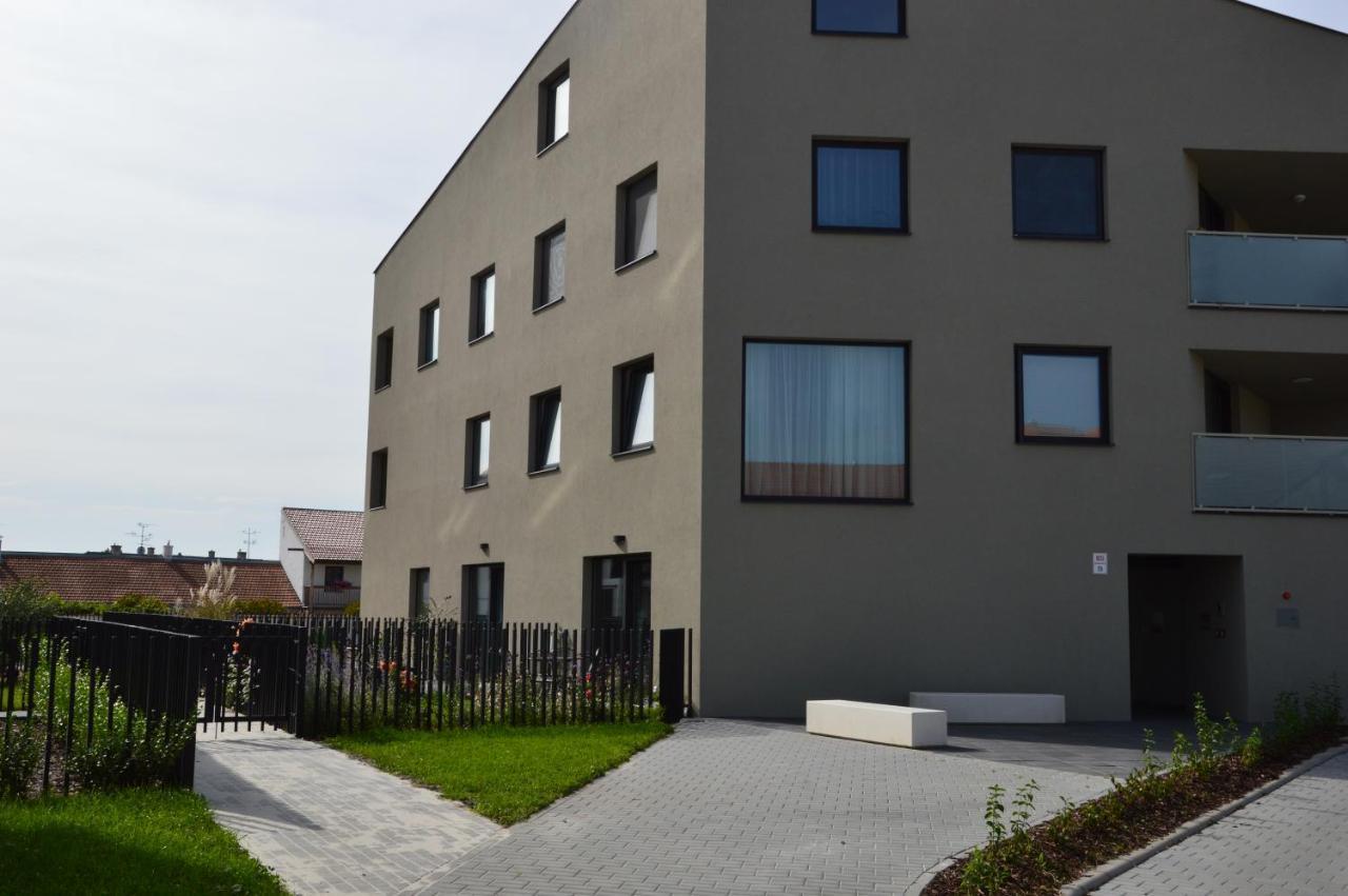 Palm Garden Apartment 1 Mikulov Bagian luar foto