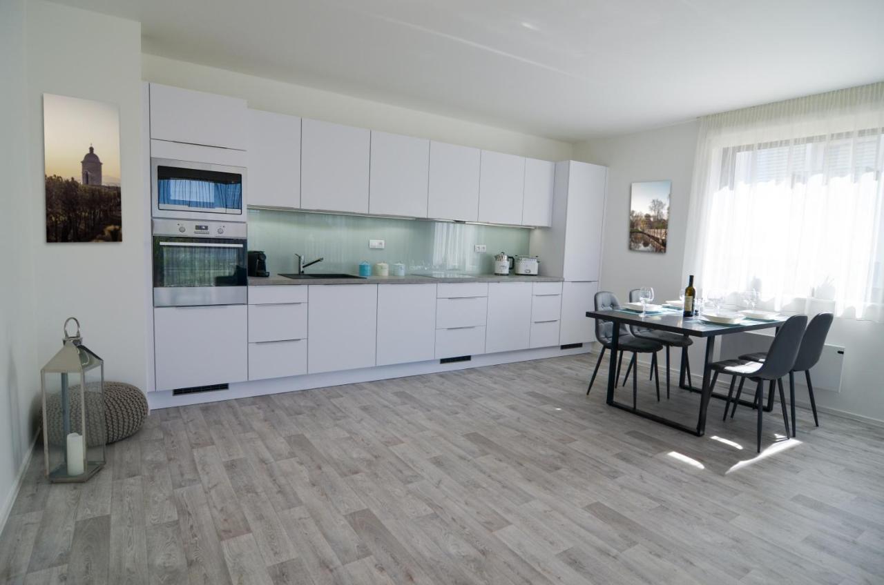 Palm Garden Apartment 1 Mikulov Bagian luar foto