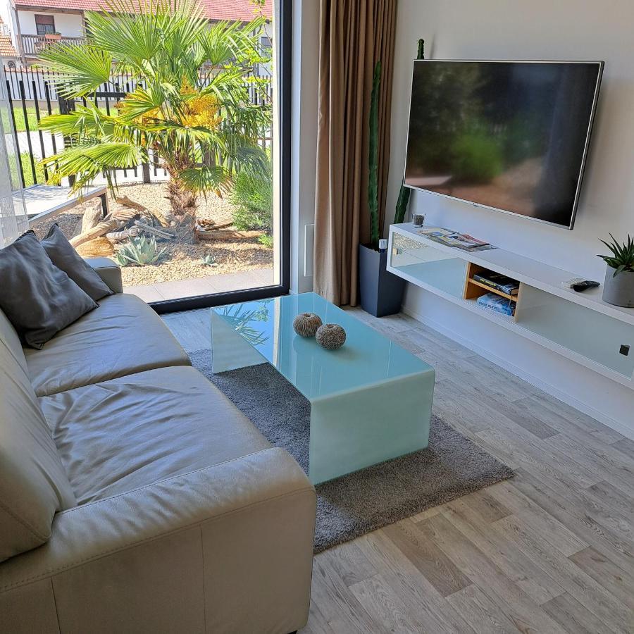 Palm Garden Apartment 1 Mikulov Bagian luar foto